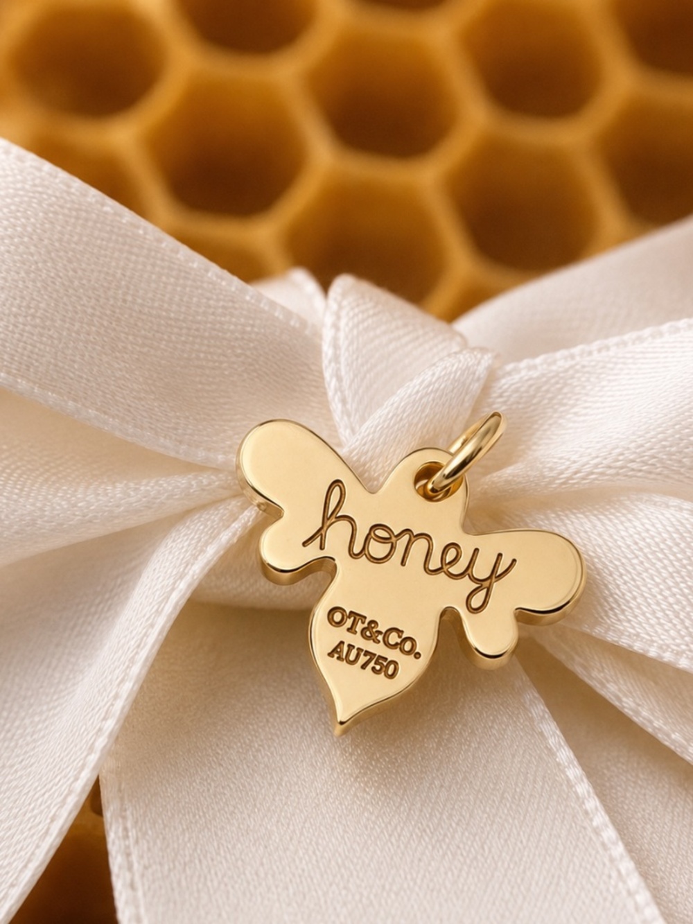 Tiffany & Co. 18K Yellow Gold HONEY BEE Charm RETIRED box and pouch